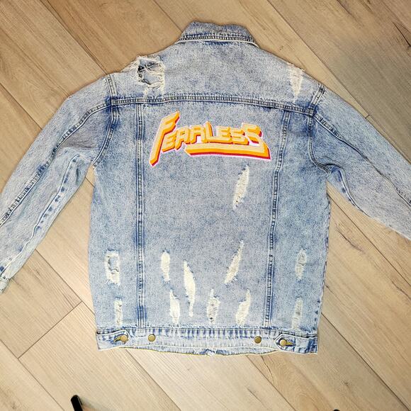 Honey Punch Fearless Patch Distressed Acid Wash Denim Jacket Women Sz S - Picture 5 of 10